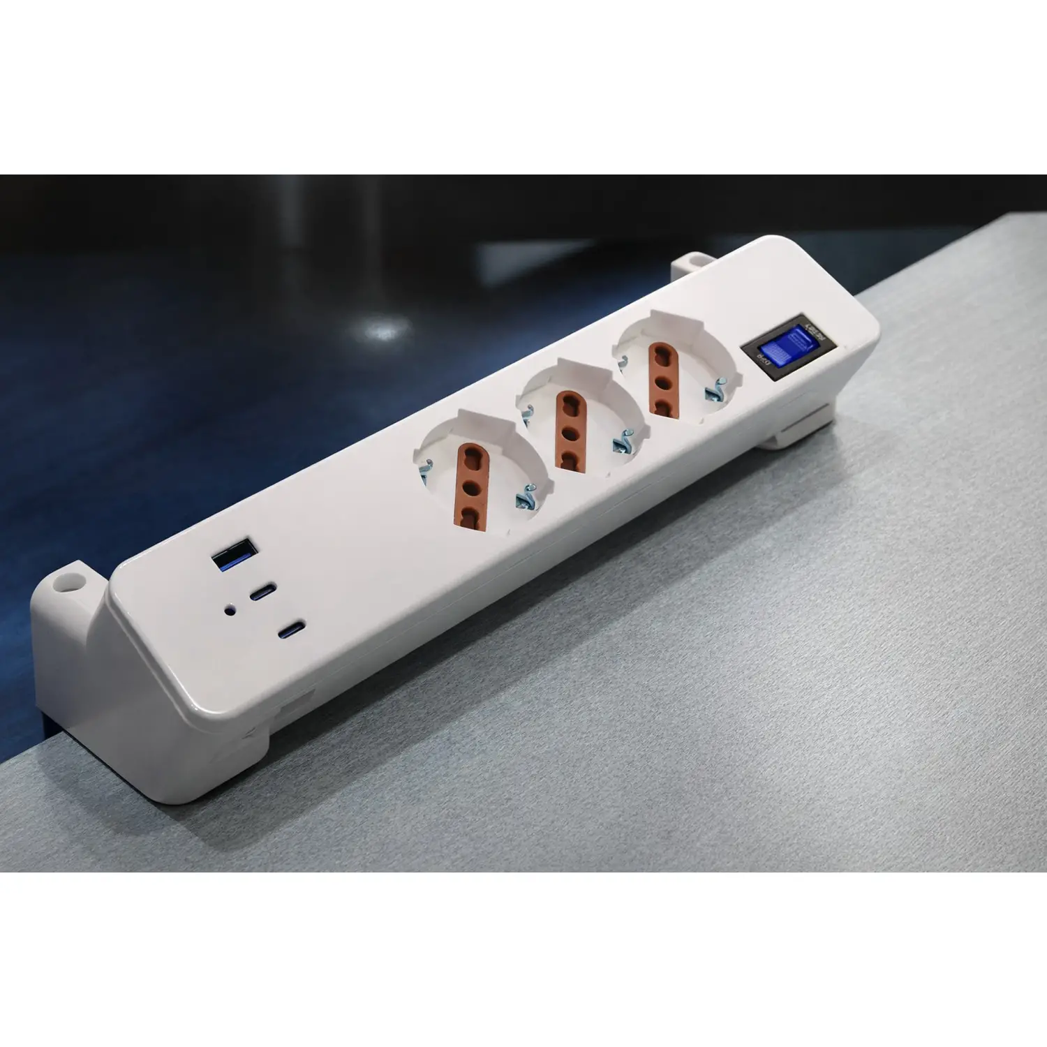Multipresa Da Scrivania Con 3 Prese Bipasso/Schuko + USB-C USB-A 2500W - Accessori ufficio